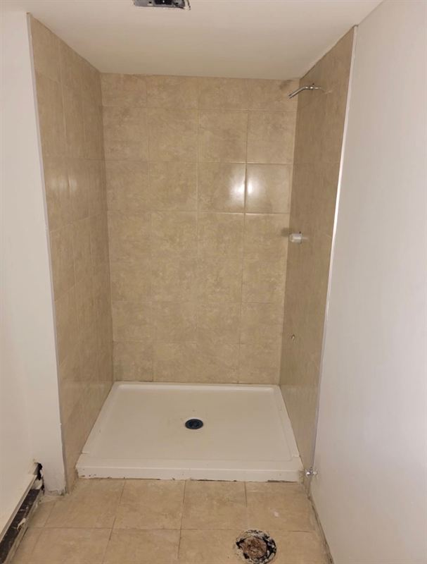 Completed tiled shower with base and wall tile