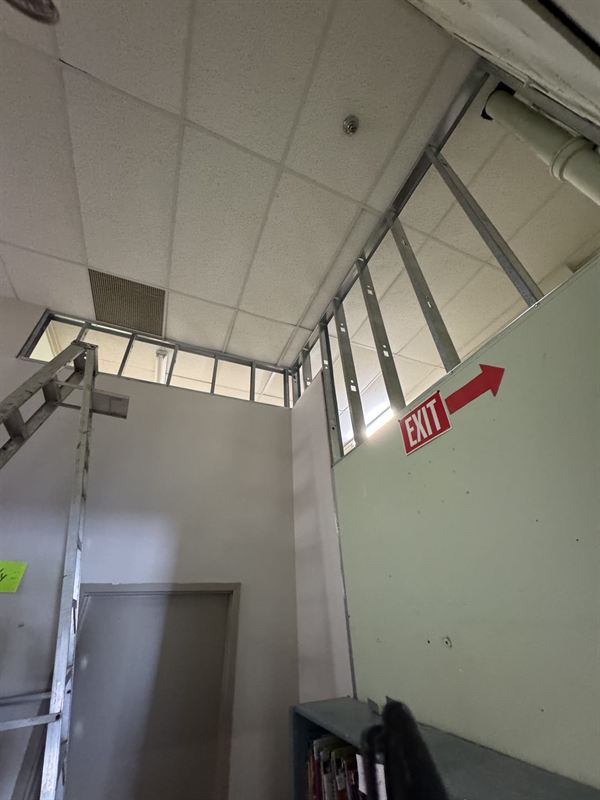 Partition framed to the underside of the deck with deflection track